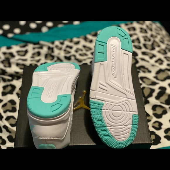 Size 13 kids Nike Shoes - Picture 2 of 2